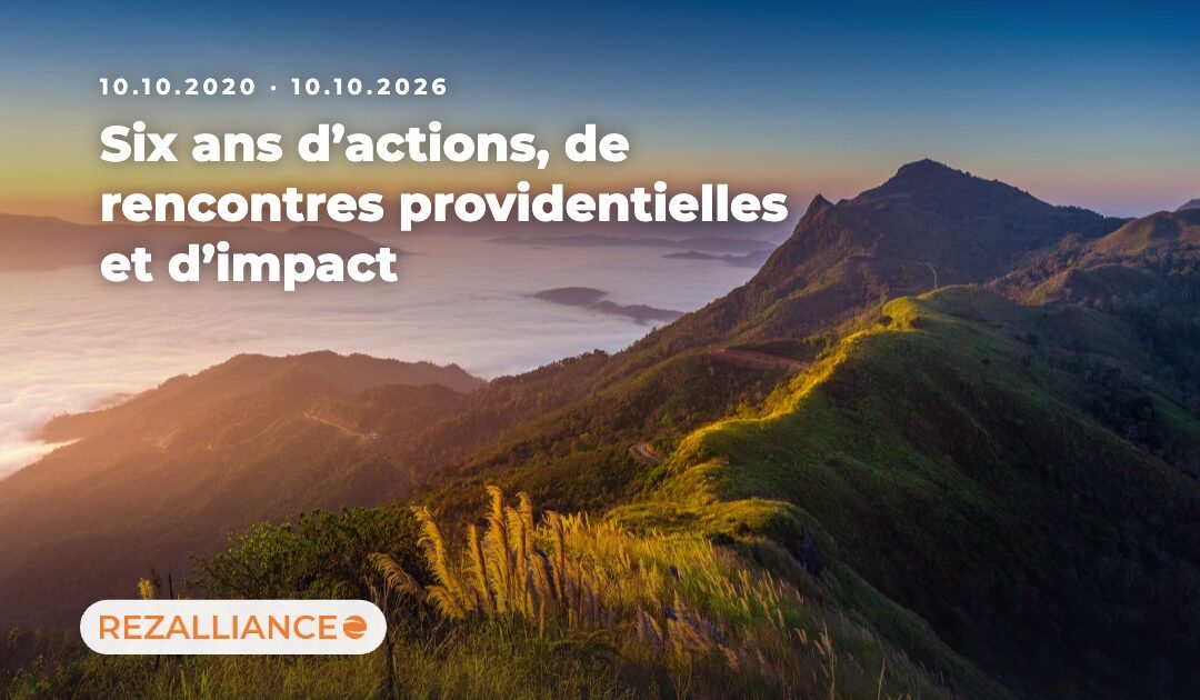Sentier de crête au lever du soleil au-dessus d’une mer de nuages, pour les six ans de Rezalliance